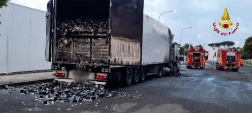 Incendio camion frigo