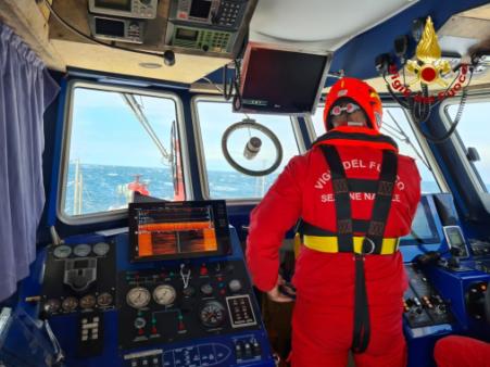 Naufraga traghetto a Grado, 76 passeggeri salvati dai Vigili del fuoco