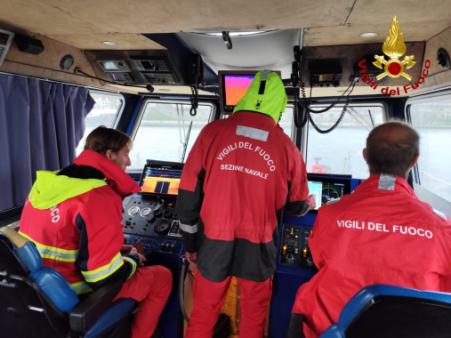 Trieste, si tuffa in mare e scompare: continuano le ricerche dell’uomo