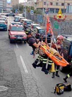 Cade in uno scavo profondo 10 metri: 27enne soccorso dai Vigili del fuoco