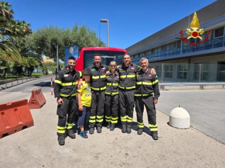 Vigili del Fuoco in visita al reparto di pediatria dell'Osp. Garibaldi di Nesima a Catania