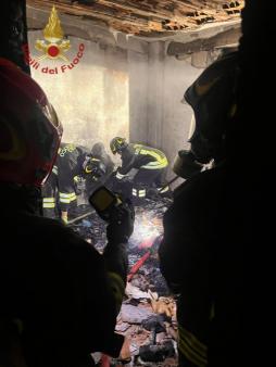 Appartamento in fiamme a Legnago: donna salvata dai vigili del fuoco