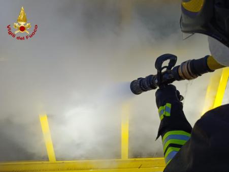 Sandrigo, incendio in un'azienda di trattamento rifiuti