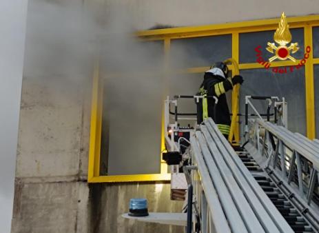 Sandrigo, incendio in un'azienda di trattamento rifiuti