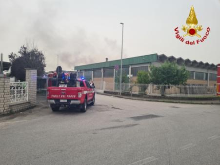 Incendio capannone a Ronchi dei Legionari