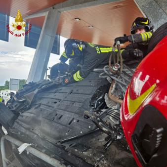 Livorno, incidente stradale al casello autostradale di Rosignano