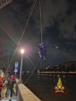 Verona, salvato uomo finito nel fiume Adige