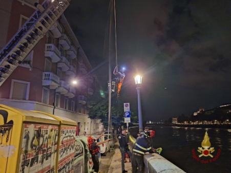 Verona, salvato uomo finito nel fiume Adige