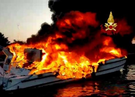 Incendio imbarcazioni a Murano