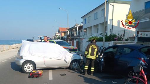 Incidenti stradale con tre mezzi coinvolti a Chiaravalle