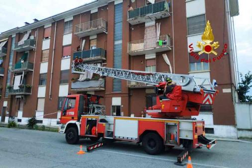 Crollo calcinacci a Santhià
