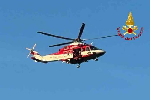 Ricerca persona a Pezzana, in azione elicottero Drago 141, cinofili e Nucleo SAPR