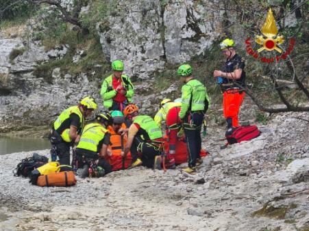 Soccorso un ragazzo nel torrente Rosandra