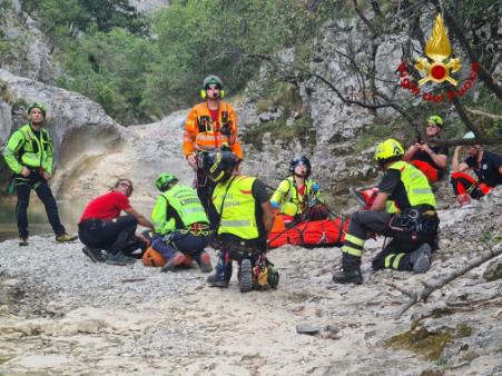Soccorso un ragazzo nel torrente Rosandra