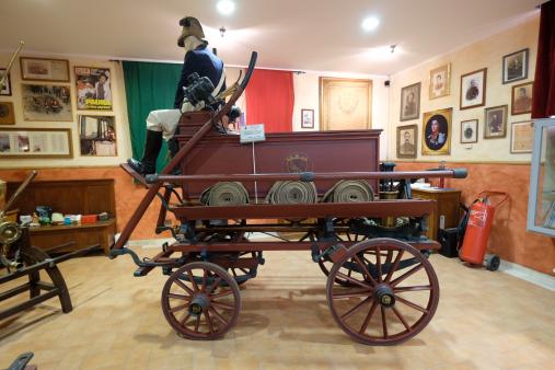 Carro ippotrainato con pompa a mano e attrezzature - metà '800