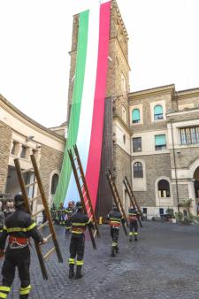 Cortile interno, saggio con la scala controventata durante le celebrazioni dei 90 anni dalla inaugurazione