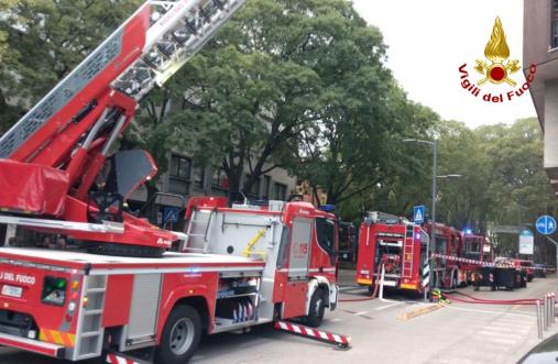 Appartamento in fiamme in centro città: evacuato l'intero stabile