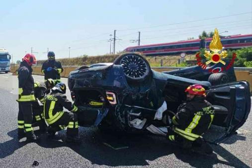 Incidente stradale tra un mezzo pesante e una autovettura in A4 a Villarboit
