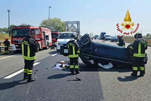 Incidente stradale tra un mezzo pesante e una autovettura in A4 a Villarboit