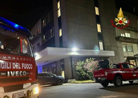Incendio nel reparto di ostetricia dell'ospedale di Acireale
