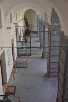 Porticato esterno all'ingresso della Galleria storica