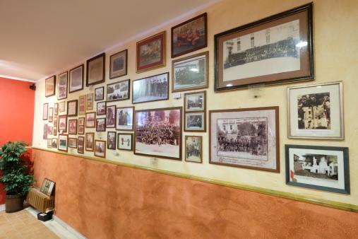 Esposizione fotografica nella sala delle carrozze