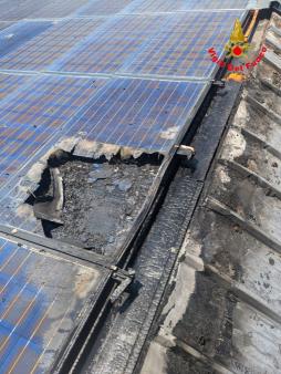 Incendio di un impianto fotovoltaico a Tirano