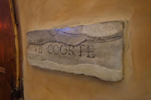 Targa dedicata all'Excubitorium della VII Coorte
