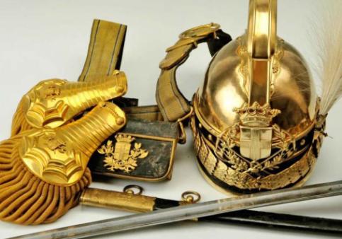 Un particolare all'interno del museo: Elmo e spalline