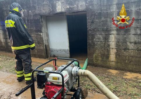 Vigili del fuoco al lavoro per il maltempo