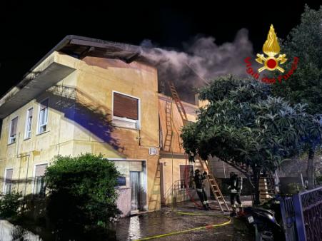Abitazione in fiamme a Zugliano