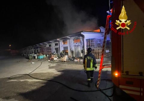 Incendio mercato ortofrutticolo a Bassano del Grappa