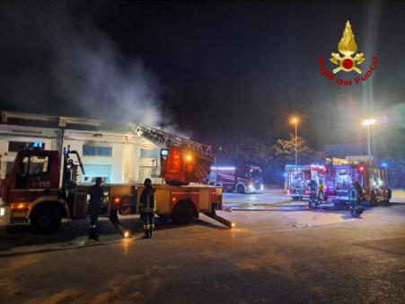 Incendio mercato ortofrutticolo a Bassano del Grappa