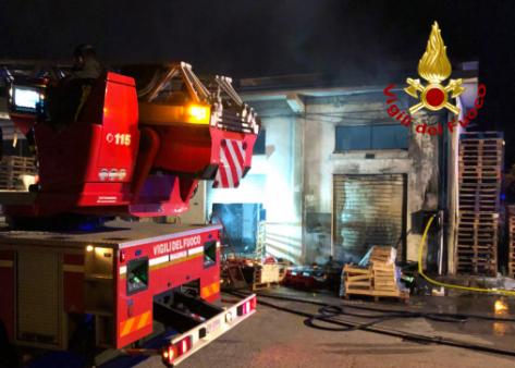 Incendio mercato ortofrutticolo a Bassano del Grappa