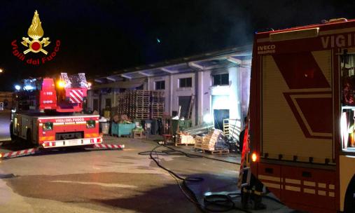Incendio mercato ortofrutticolo a Bassano del Grappa
