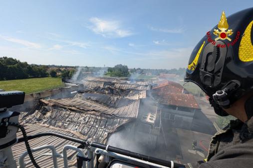 Spento l'incendio del capannone ad Azzano Decimo