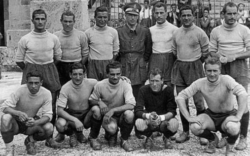 La Spezia, la tribuna dello stadio “A. Picco” intitolata ufficialmente alla squadra di Calcio del 42° Corpo dei Vigili del Fuoco, Campioni d’Italia del 1944.