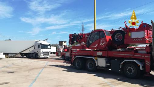 Tir contro palo Enel a Monteprandone