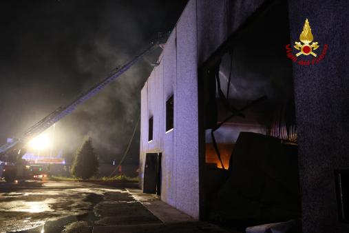 Incendio in un’azienda chimica a Monticello Conte Otto