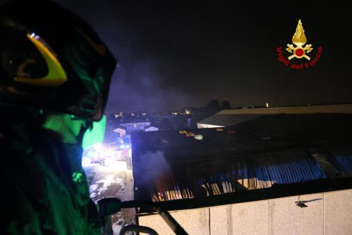 Incendio in un’azienda chimica a Monticello Conte Otto