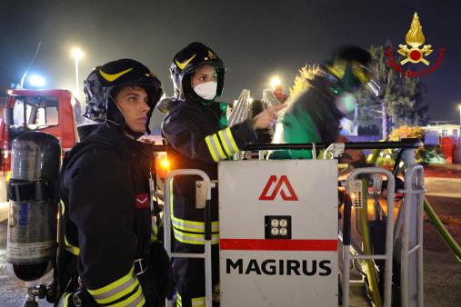 Incendio in un’azienda chimica a Monticello Conte Otto