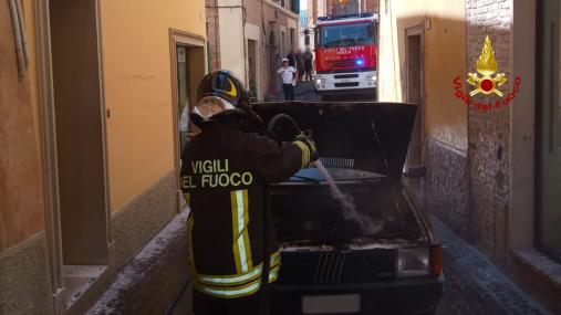 Ancona, incendio autovettura a Corinaldo