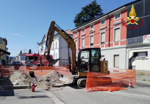 Si rompe la tubazione del gas in via Trieste. Evacuate 15 persone
