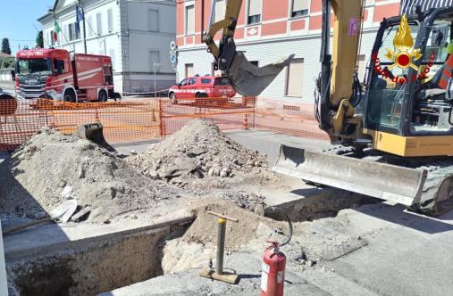 Si rompe la tubazione del gas in via Trieste. Evacuate 15 persone