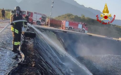 Incendio in una discarica a Maniago