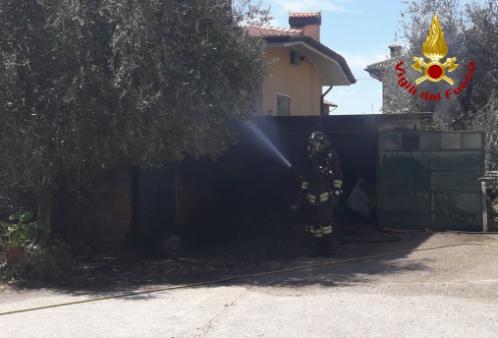 Incendio in un garage a Mereto di Tomba