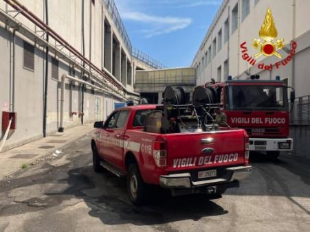 Incendio in un locale tecnico all'ospedale Garibaldi Nesima