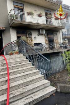 A fuoco un appartamento ad Aci Sant'Antonio