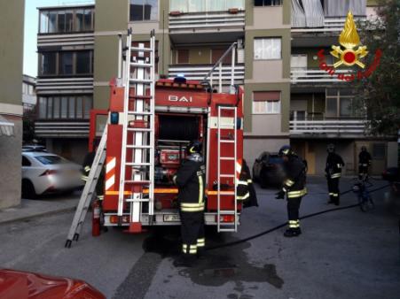 Incendio di una lavatrice a Grado