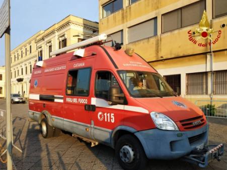 Ritrovato dai Vigili del fuoco il corpo di un uomo  in mare nel porto di Catania